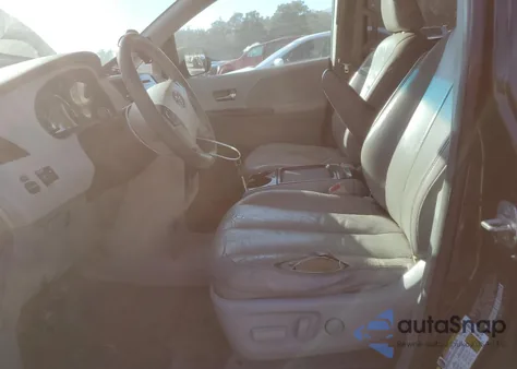 2011 Toyota Sienna Xle z USA, uszkodzony, nr VIN 5TDYK3DC3BS002392